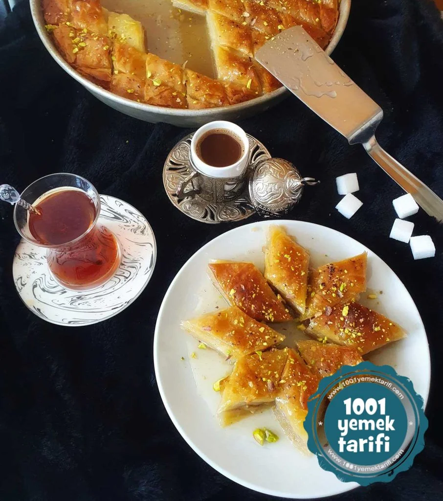 nefis-el-yapimi-baklava-tarifi-nasil-yapilir-kac kalori-nefis-kolay-puf noktalari-1001yemektarifi