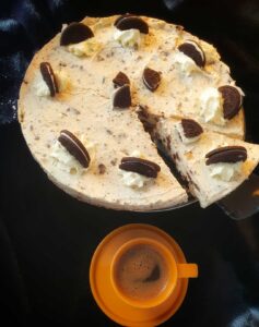 oreo-pasta-tarifi-ev-yapimi-kolay-nefis-oreo-pastasi-nasil-yapilir-kac-kalori-puf-noktasi-1001yemektarifi-2