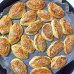 peynirli-pogaca-tarifi-nasil-yapilir-mayali-pogaca-yapimi-kac-kalori-kolay-nefis-1001yemektarifi