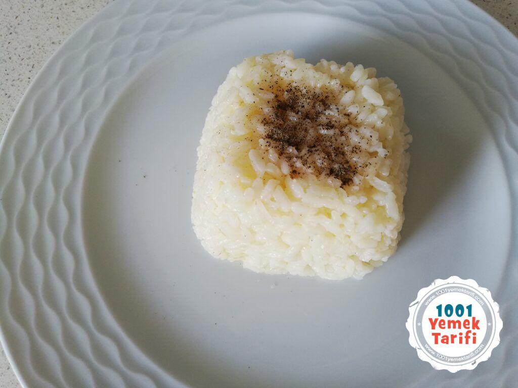 kolay tereyağlı pirinç pilavı tarifi- pirinç pilavi yapımı nasıl yapılır kaç kalori-1001yemektarifi