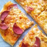 pizza-tarifi-kolay-pizza-yapimi-puf-noktasi-ev-yapimi-karisik-pizza-nasil-yapilir-kac-kalori-1001yemektarifi