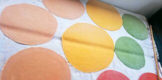 renkli eriste tarifi-renkli makarna tarifi yapimi nasil yapilir sebzeli makarna yufkasi-1001yemektarifi