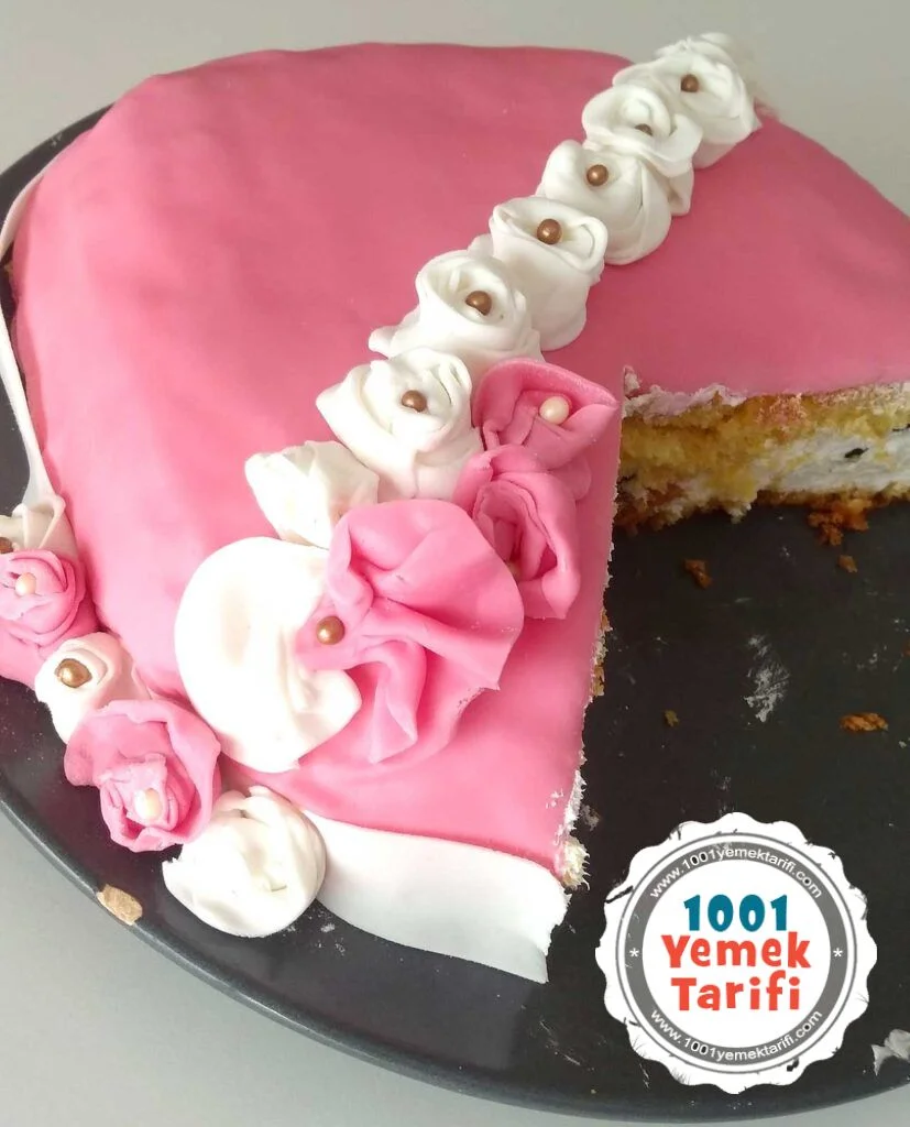 seker-hamuru-pasta-tarifi-seker-hamurlu-pasta-yapimi-kac-kalori-kolay-puf-noktasi-1001yemektarifi