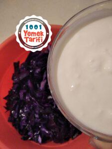 Yoğurtlu Mor Lahana Salatası Tarifi