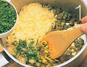 sogan-ve-maydanozlu-peynirli-corek-yapimi