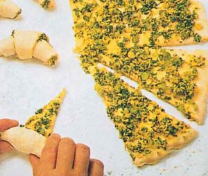 sogan-ve-maydanozlu-peynirli-corek-yapimi-kolay-evde-ev-yapimi-pogaca-hamur-isi-nefis-corek-nasil-yapilir-1001yemektarifi-resimli-adim-yapilisi2