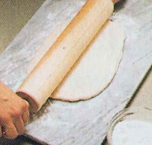 sogan-ve-maydanozlu-peynirli-corek-yapimi