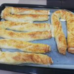Peynirli Kol Böreği nasıl yapılır