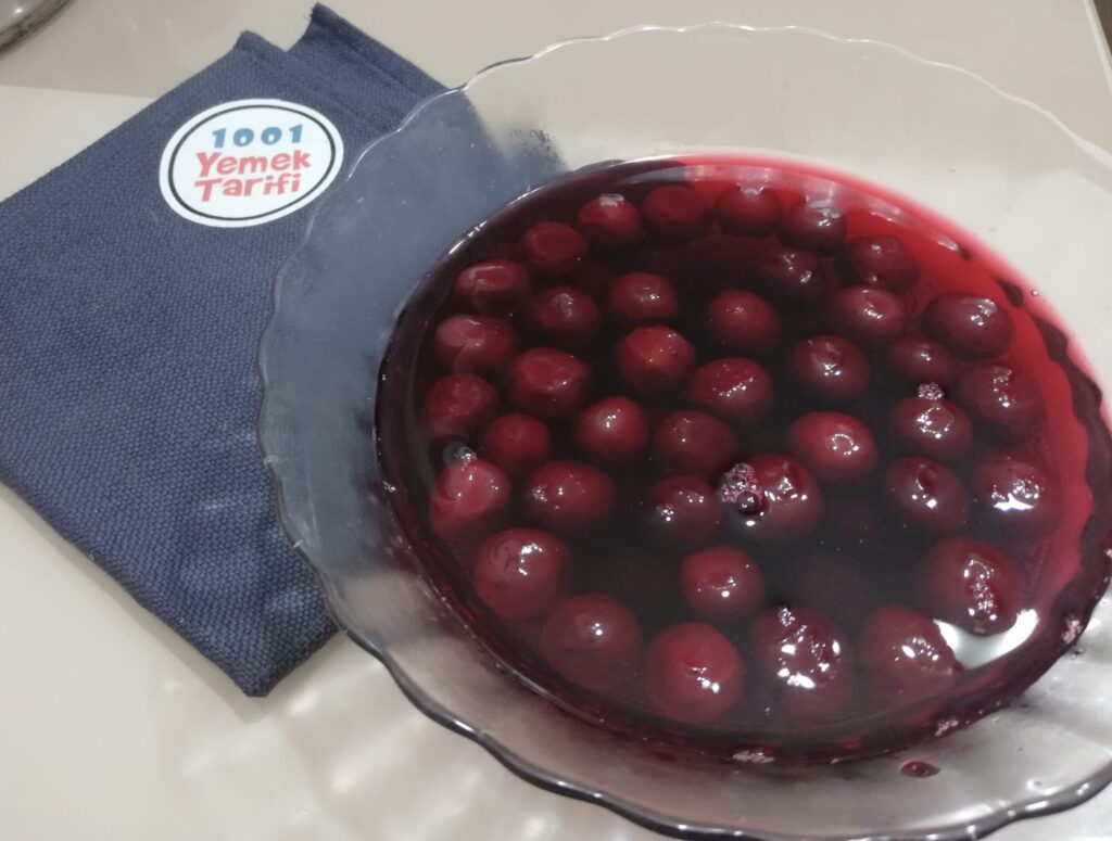 Vişne Kompostosu Tarifi