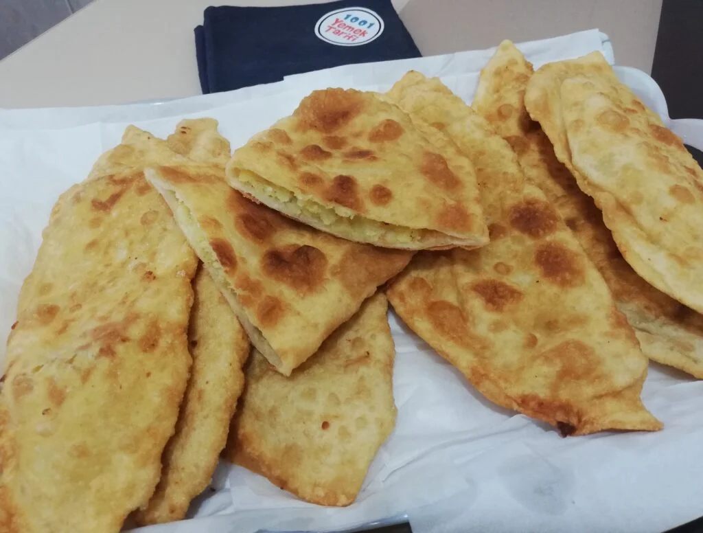 Patatesli ve Peynirli çiğ börek