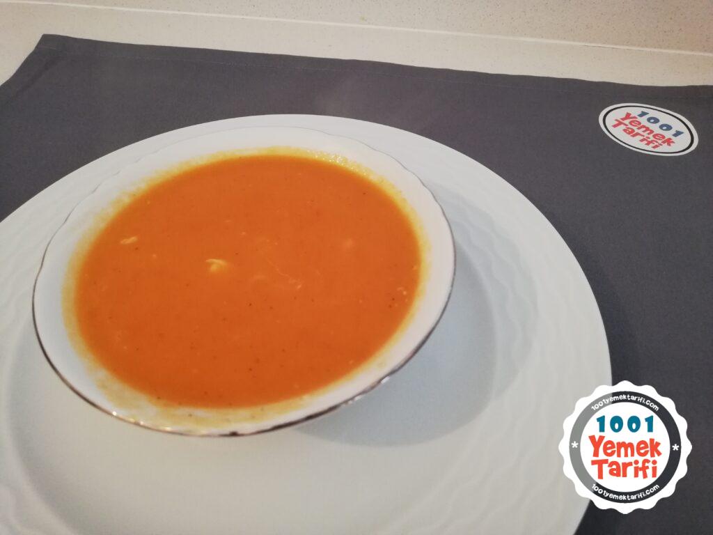 közlenmiş domatesle kolay domates çorbası yapımı-kaç kalori