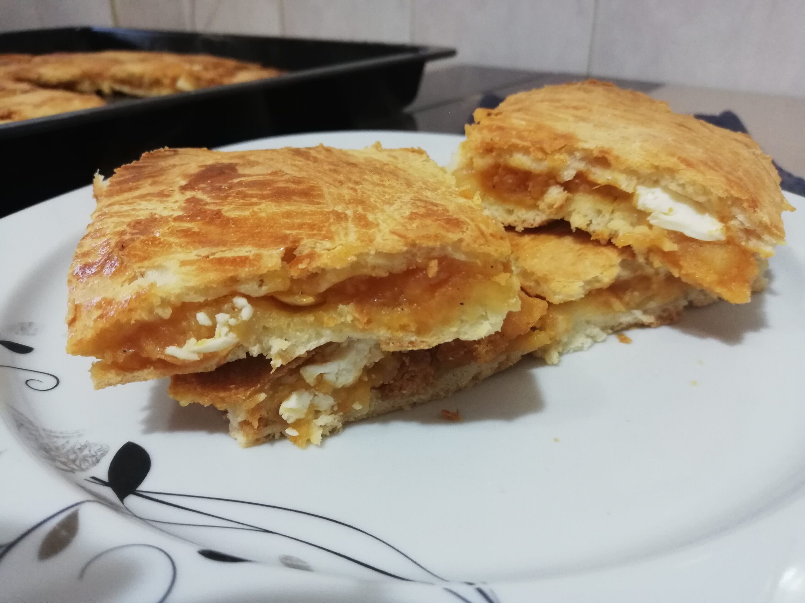El Açması Patatesli Peynirli Börek Tarifi