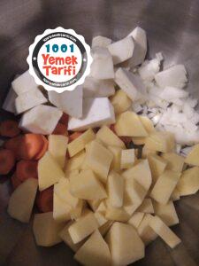 Sebzeli Kırmızı Mercimek Çorbası