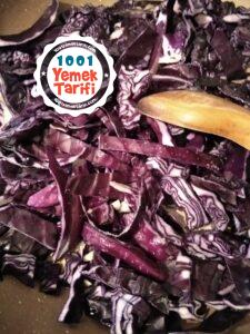 Yoğurtlu Mor Lahana Salatası nasıl yapılır