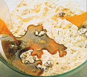 uzumlu-Kek-Tarifi-Nefis-Kolay-ve-Ev-Yapimi-kac-kalori-1001yemektarifi