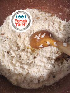 Bezelyeli Tane Tane Pirinç Pilavı Tarifi