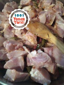 Fırında Tavuklu patlıcan yapımı